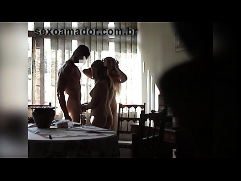 ❤️ Amigos sexuais convidam um homem gigante e um ménage à trois com ele ️❌ Porno fodido em pt.com-porn-zog.ru ❌❤